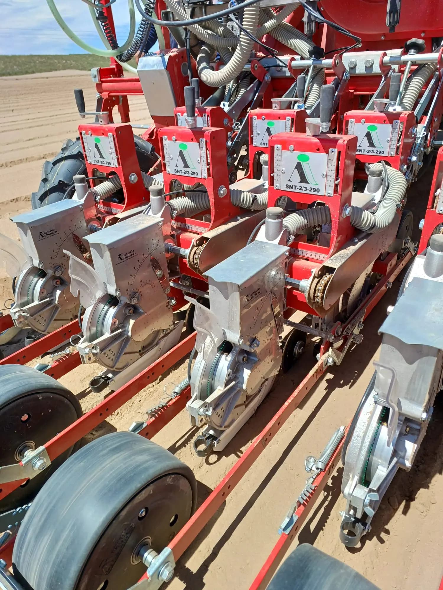 Agricola Italiana PKN — pneumatyczny siewnik precyzyjny do upraw rzędowych