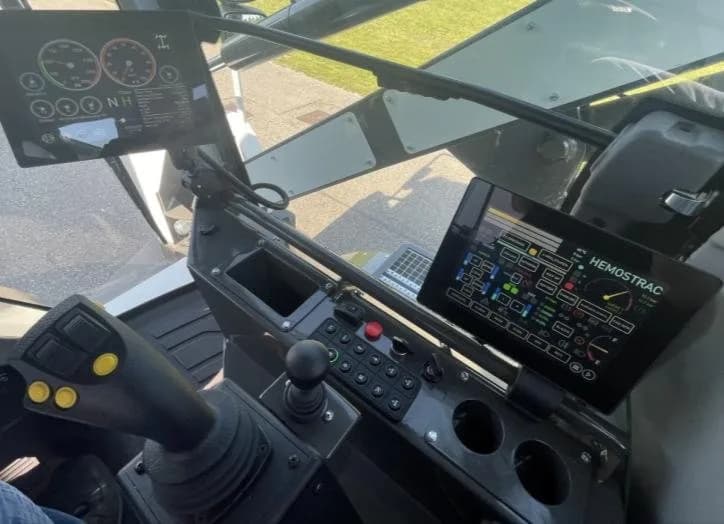 Joystick, prawy panel i dźwignia jazdy