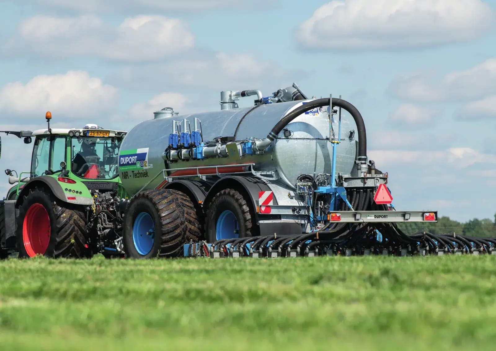 Duport PTW 4-in-Line — wieloosiowy pompotankowiec z aplikacją gnojowicy w polu