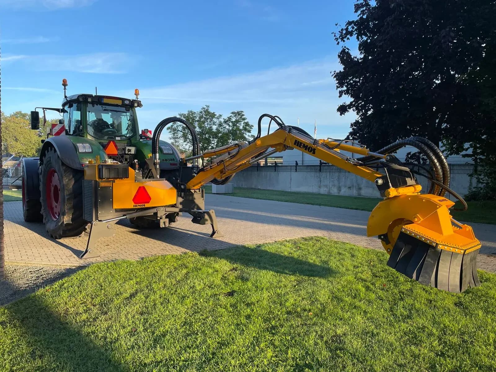 Hemos Stubbenfräse S850Z — hydrauliczna frezarka do pni