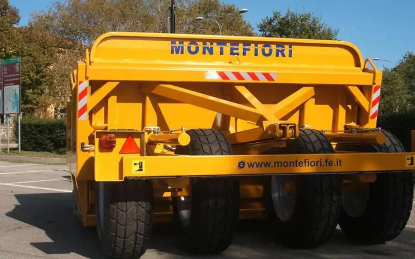 Montefiori — skreper do przemieszczania gleby
