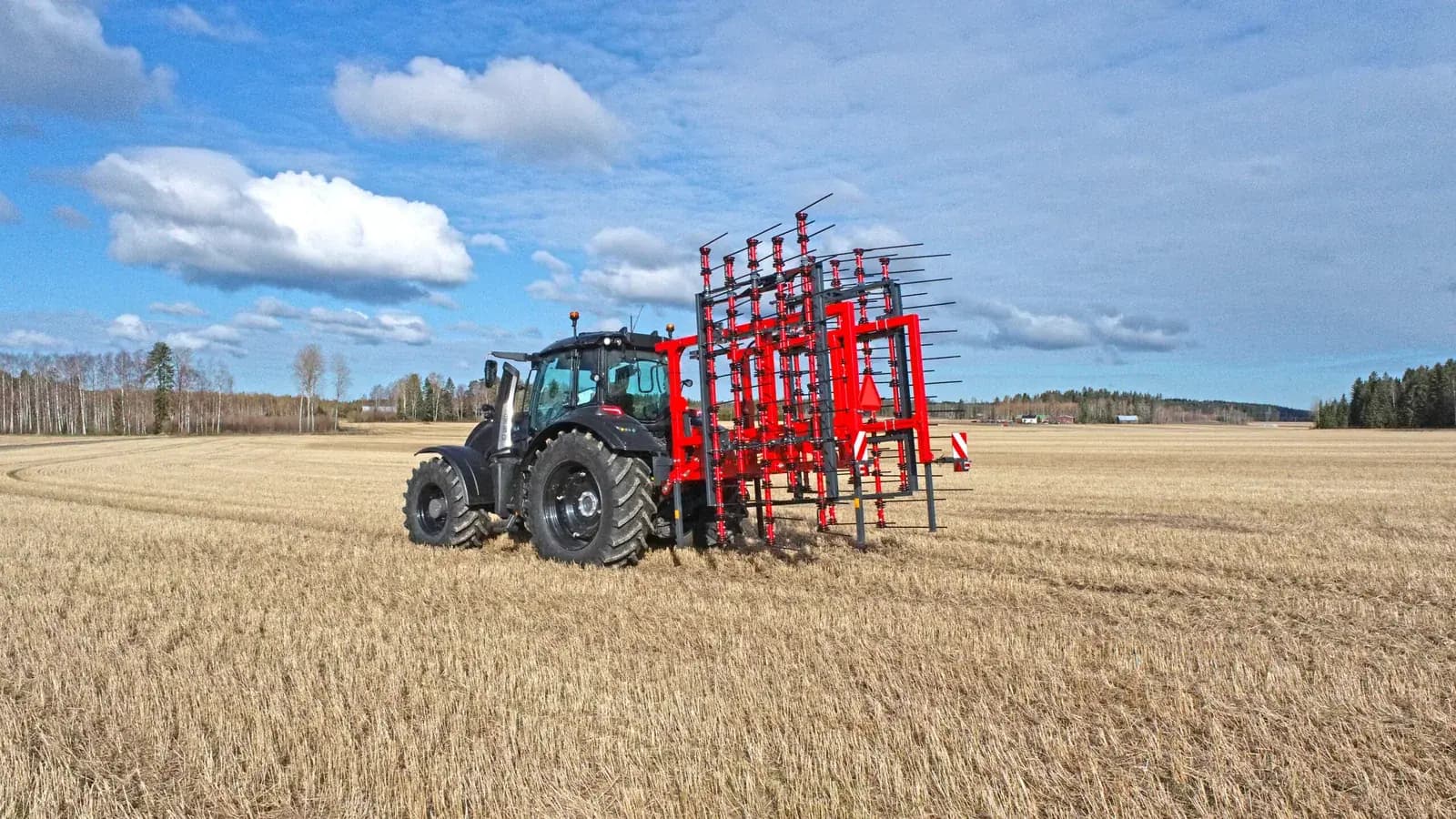 Tume Harrow S — brona zębowa w polu