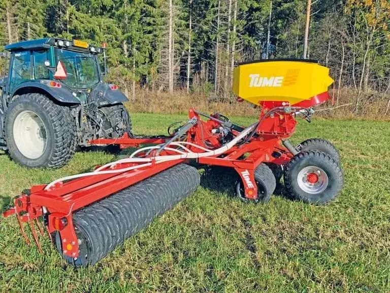Tume Virgo 700 — wał uprawowy w polu